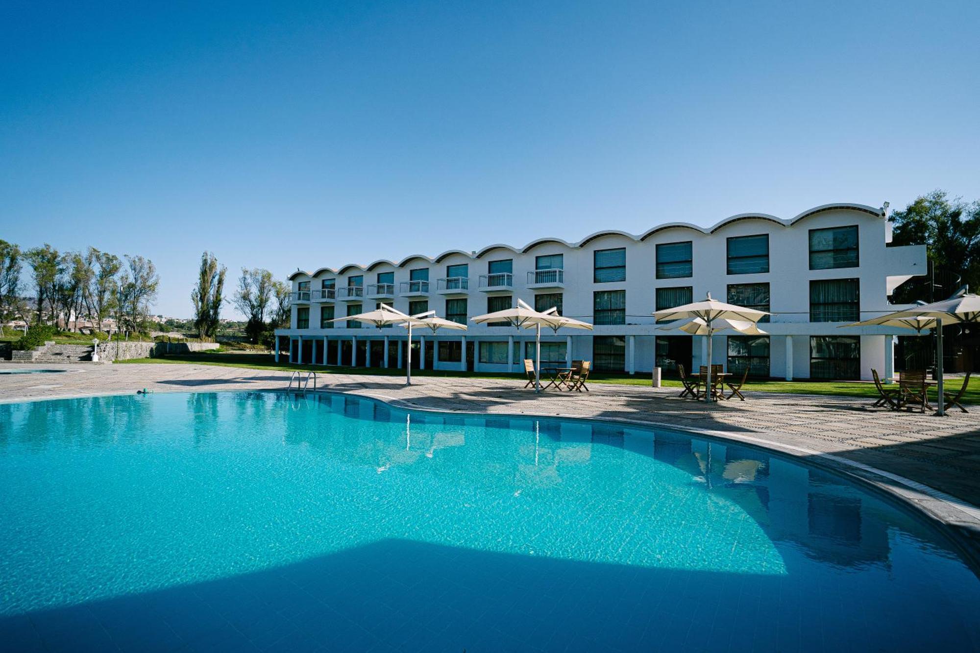 Hotel Bth Characato